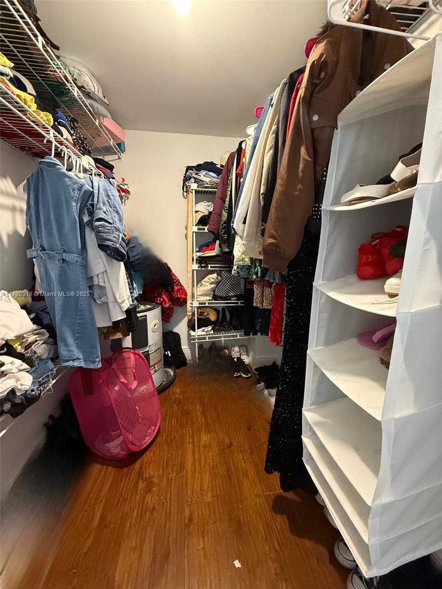 Small Image of 8290 LAKE DR #206, Doral Number 9