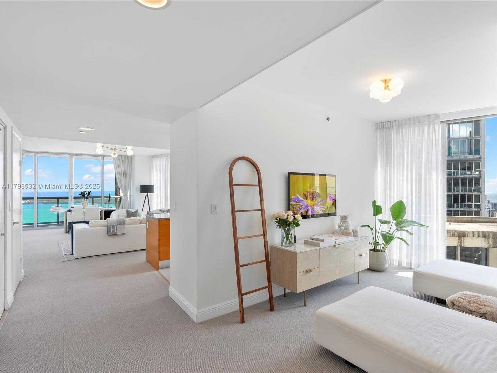 Small Image of 475 BRICKELL AVE #5507, Miami Number 3