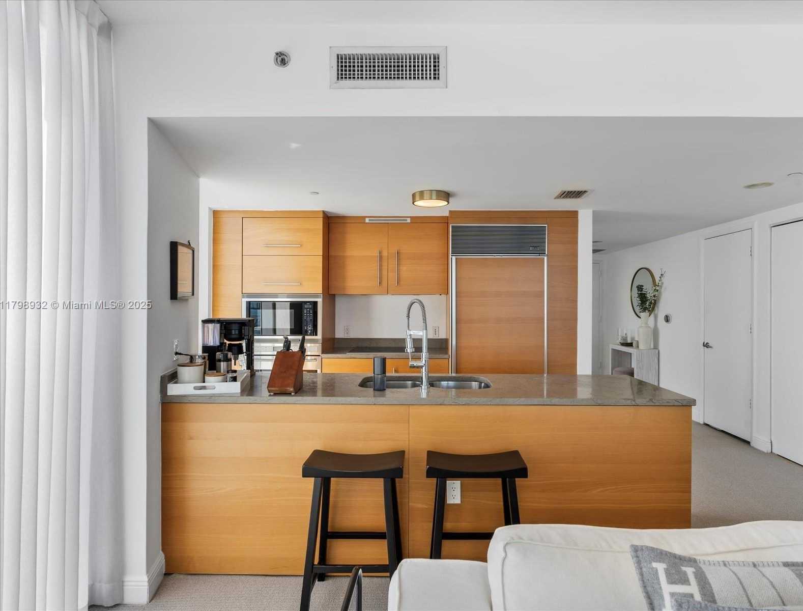 Small Image of 475 BRICKELL AVE #5507, Miami Number 7