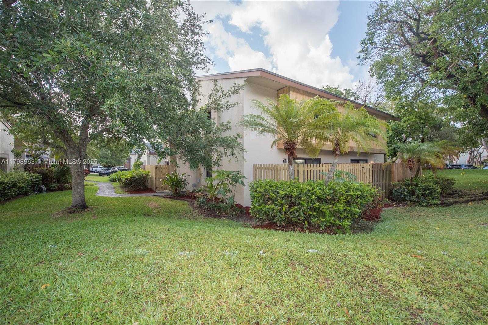 Small Image of 10945 SOUTH WEST 113TH PL #1B, Miami Number 3