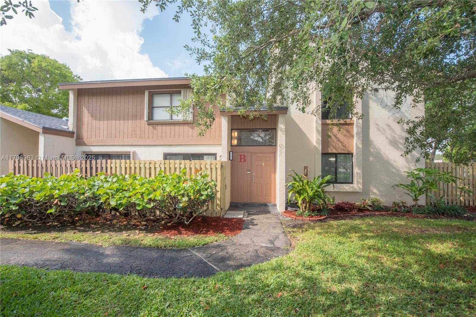 Small Image of 10945 SOUTH WEST 113TH PL #1B, Miami Number 4