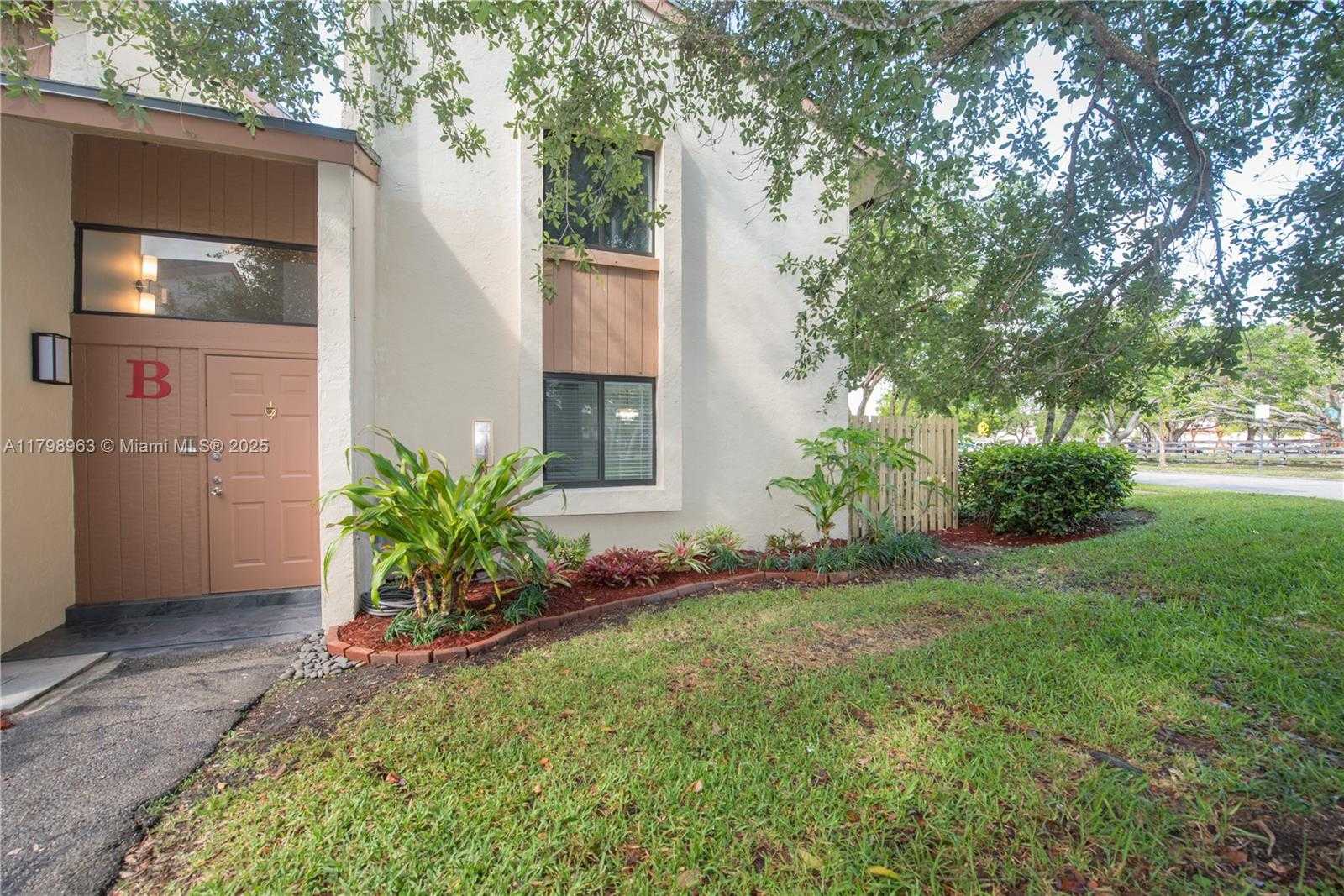 Small Image of 10945 SOUTH WEST 113TH PL #1B, Miami Number 5