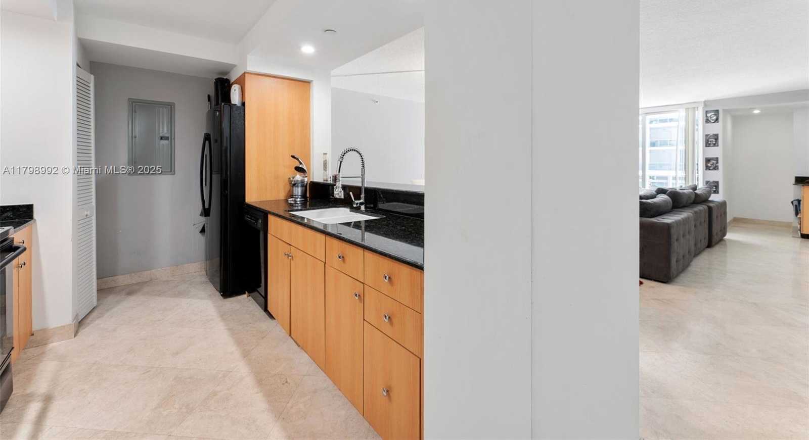 Small Image of 6917 COLLINS AVE #607, Miami Beach Number 3