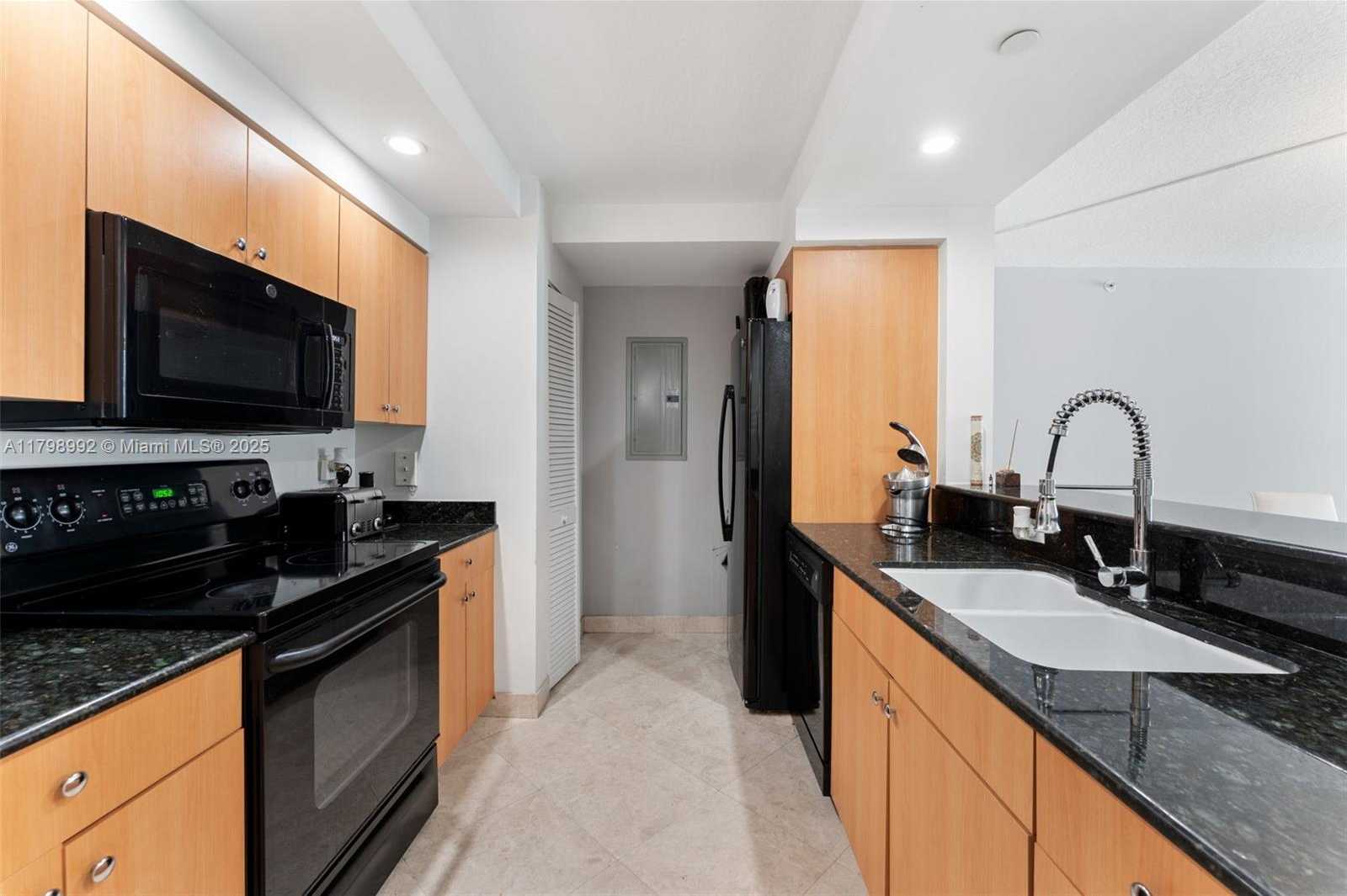 Small Image of 6917 COLLINS AVE #607, Miami Beach Number 4