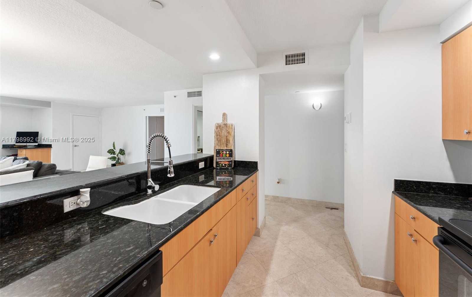 Small Image of 6917 COLLINS AVE #607, Miami Beach Number 5