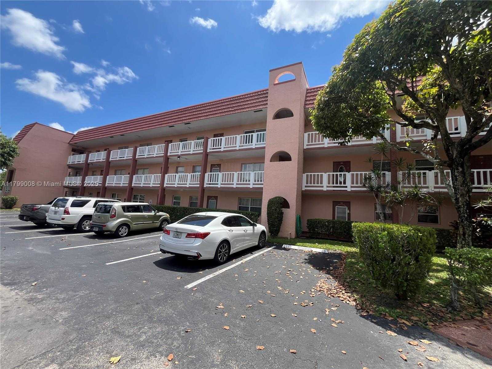 Small Image of 9420 SUNRISE LAKES BLVD #106, Sunrise Number 24