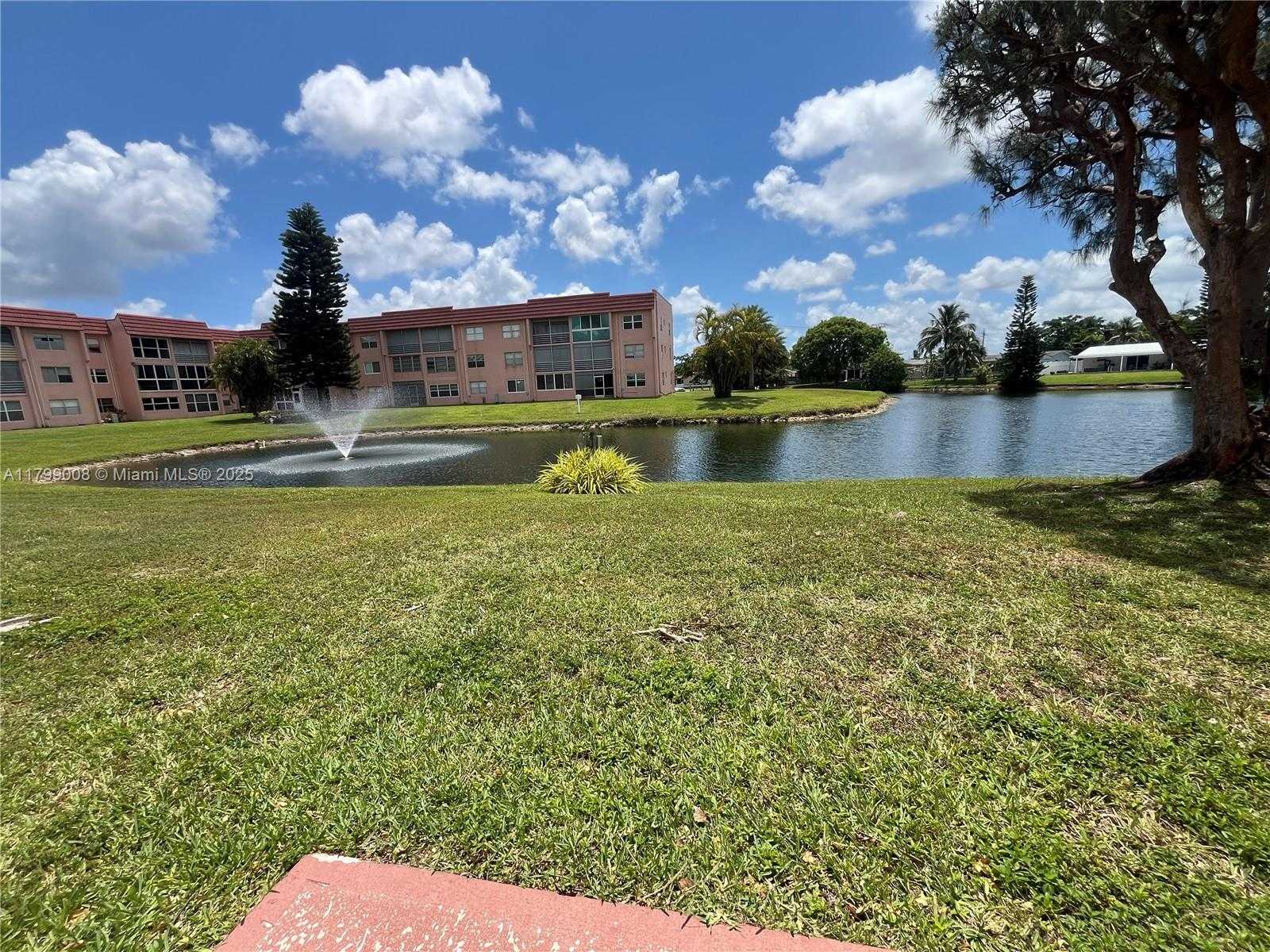 Small Image of 9420 SUNRISE LAKES BLVD #106, Sunrise Number 26
