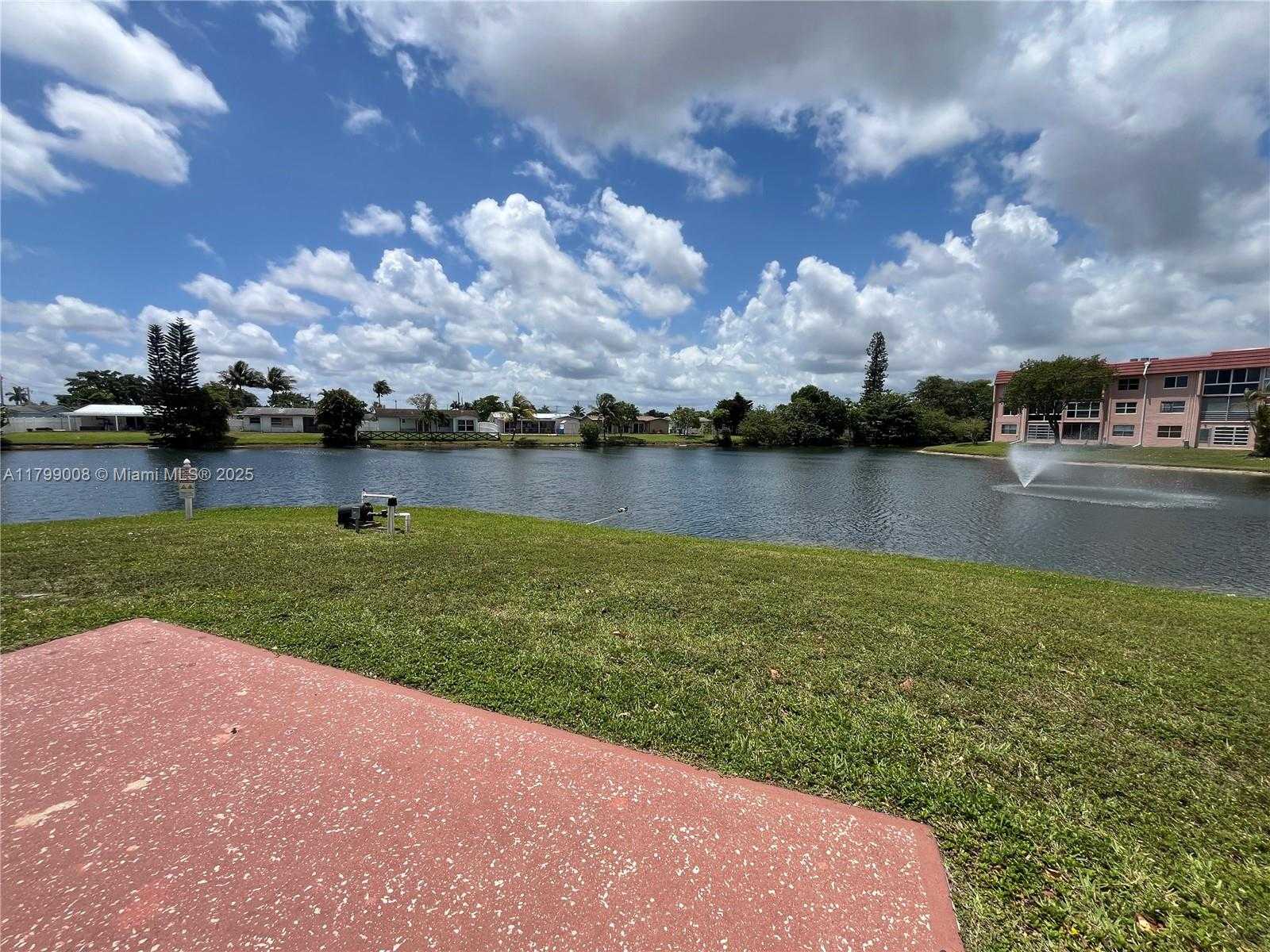 Small Image of 9420 SUNRISE LAKES BLVD #106, Sunrise Number 28