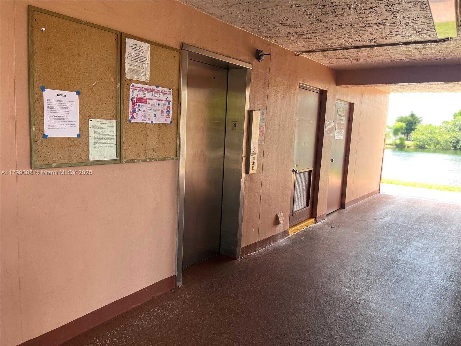 Small Image of 9420 SUNRISE LAKES BLVD #106, Sunrise Number 30