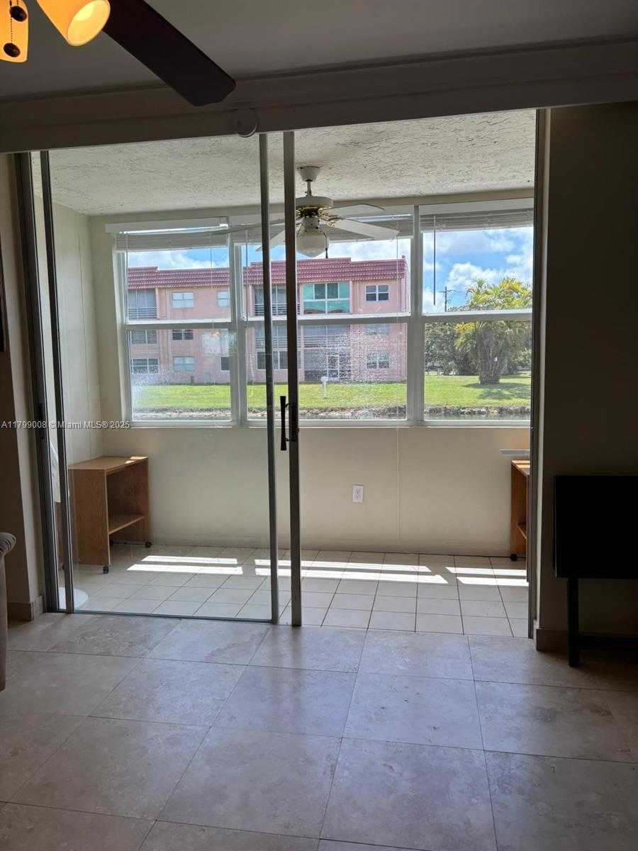 Small Image of 9420 SUNRISE LAKES BLVD #106, Sunrise Number 7