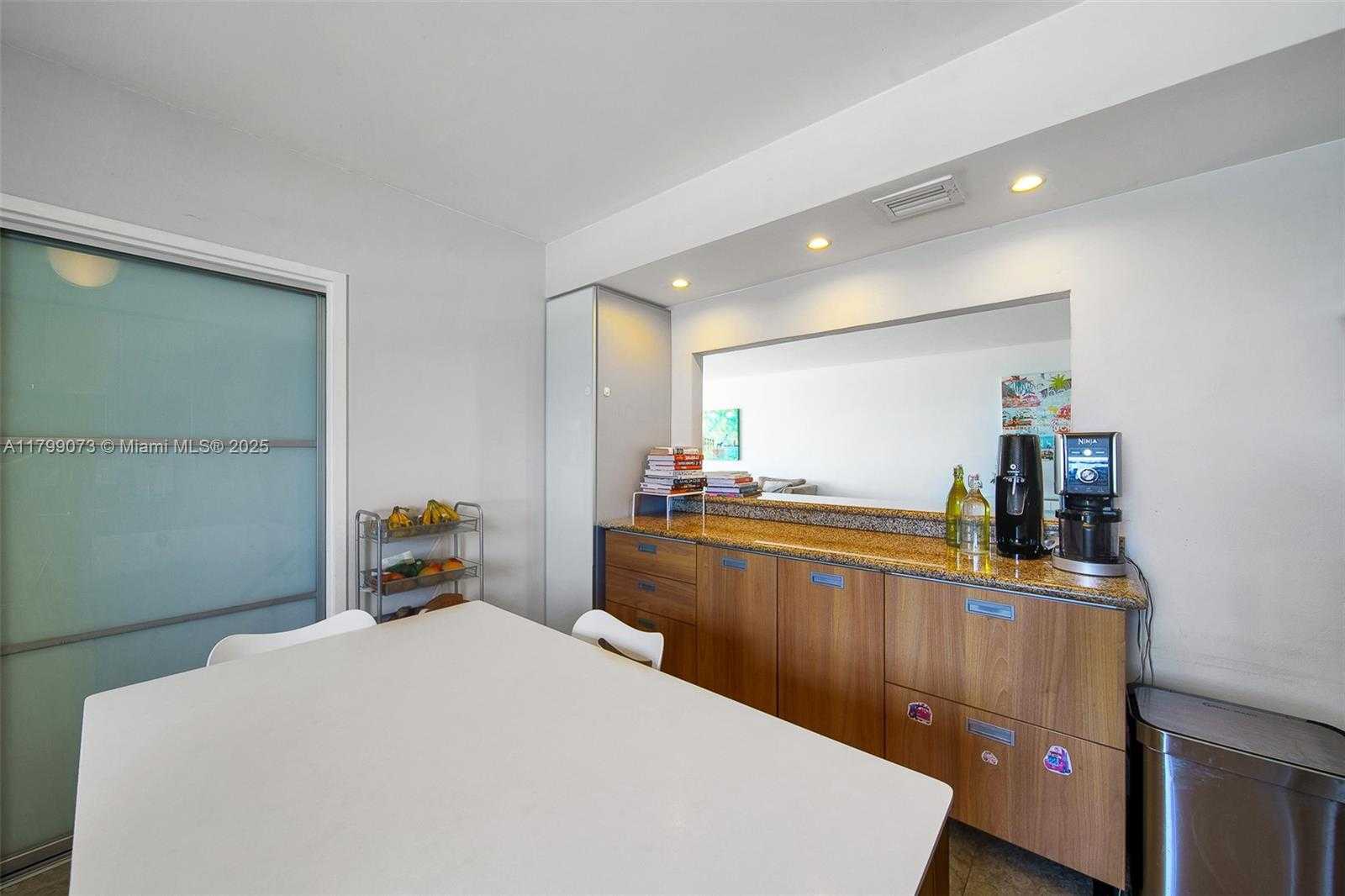 Small Image of 5825 COLLINS AVE #10G, Miami Beach Number 23