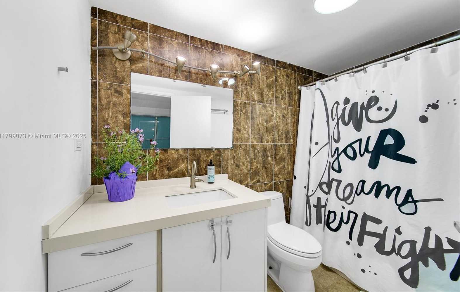 Small Image of 5825 COLLINS AVE #10G, Miami Beach Number 36