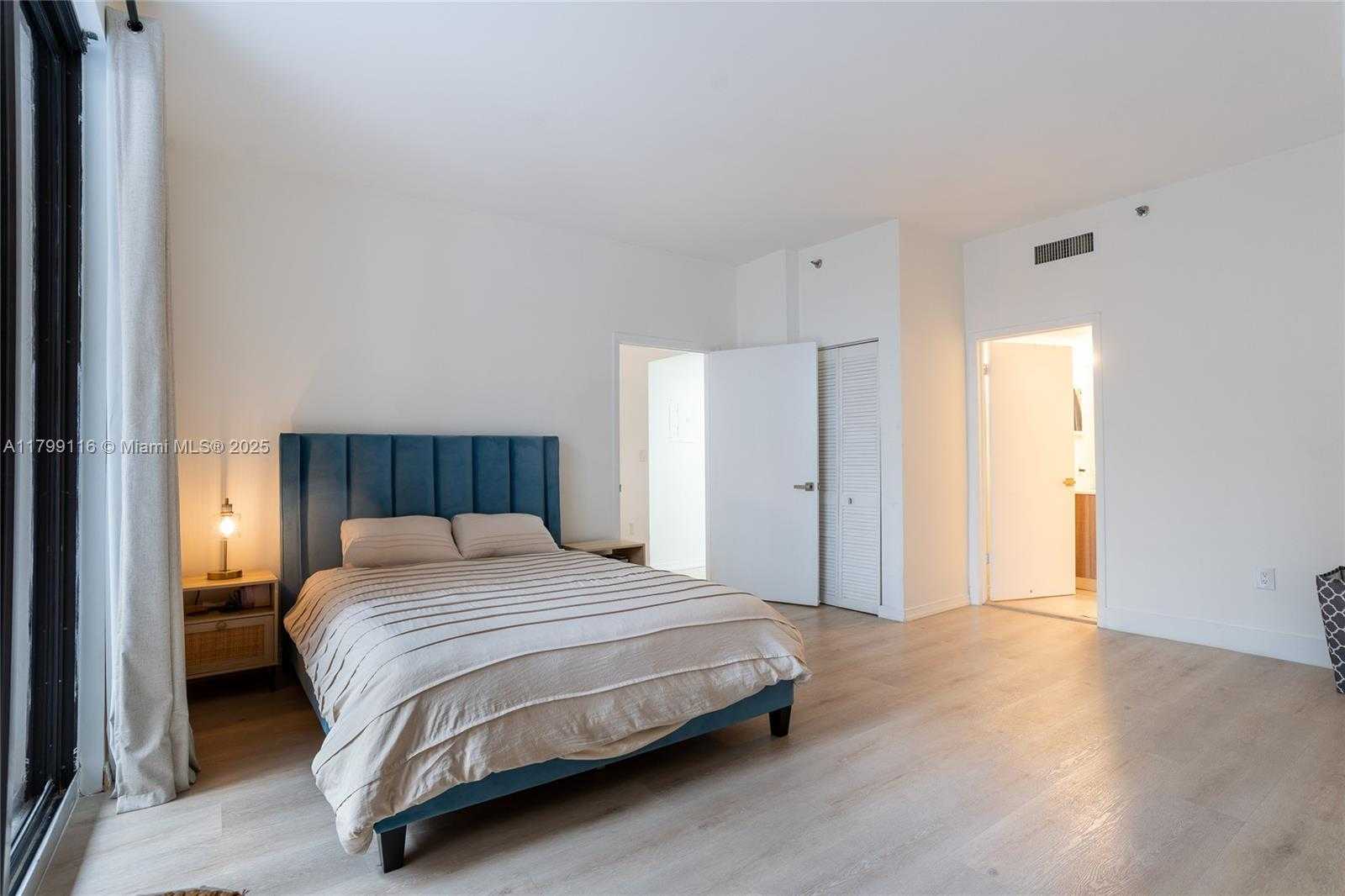 Small Image of 540 BRICKELL KEY DR #202, Miami Number 12