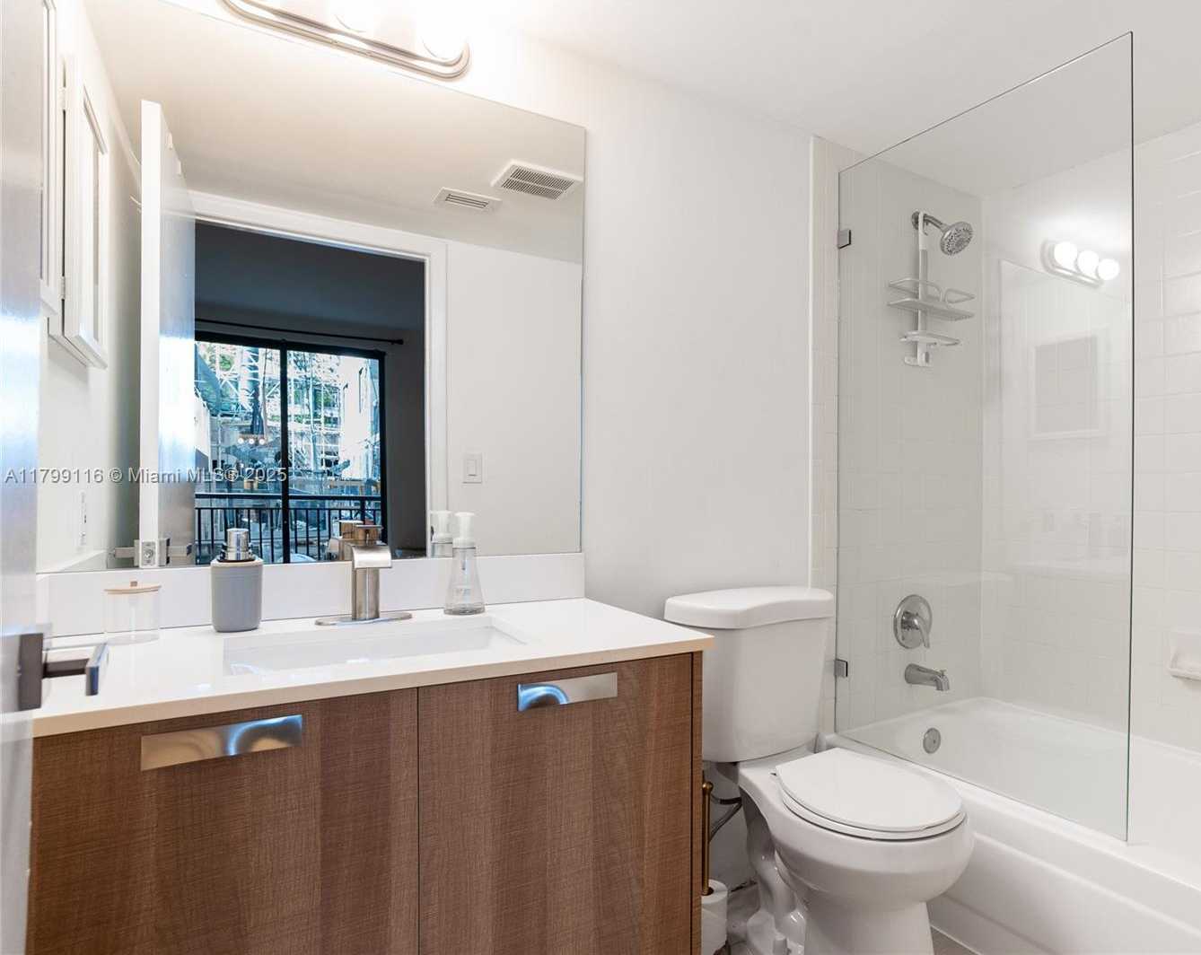 Small Image of 540 BRICKELL KEY DR #202, Miami Number 14