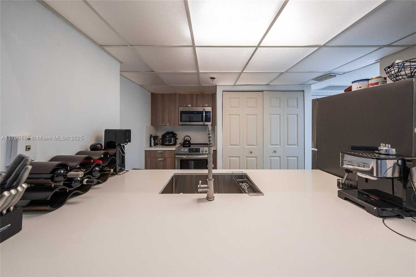 Small Image of 540 BRICKELL KEY DR #202, Miami Number 21