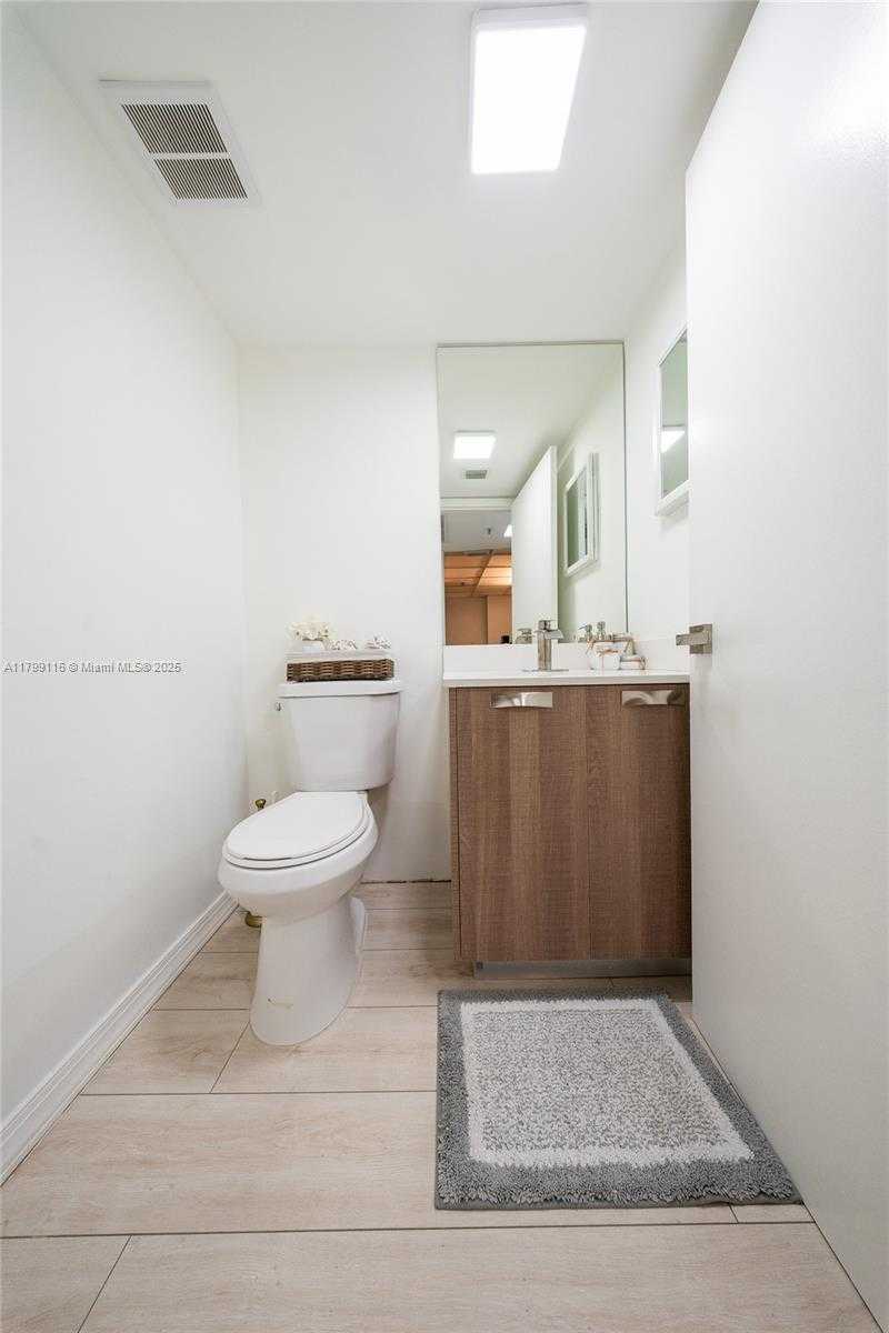 Small Image of 540 BRICKELL KEY DR #202, Miami Number 23