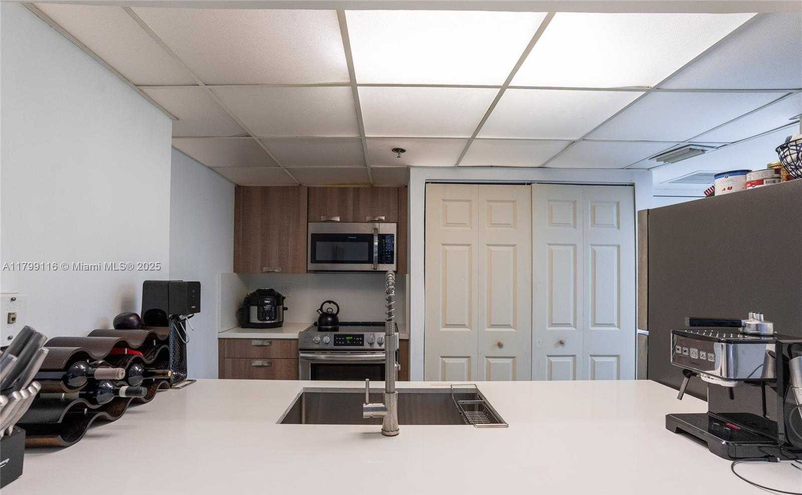 Small Image of 540 BRICKELL KEY DR #202, Miami Number 24