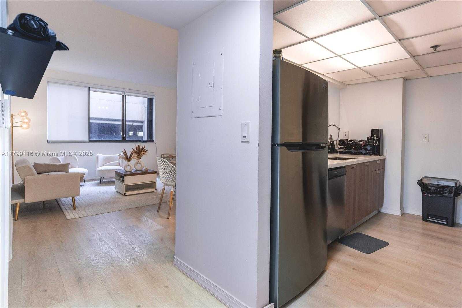 Small Image of 540 BRICKELL KEY DR #202, Miami Number 3
