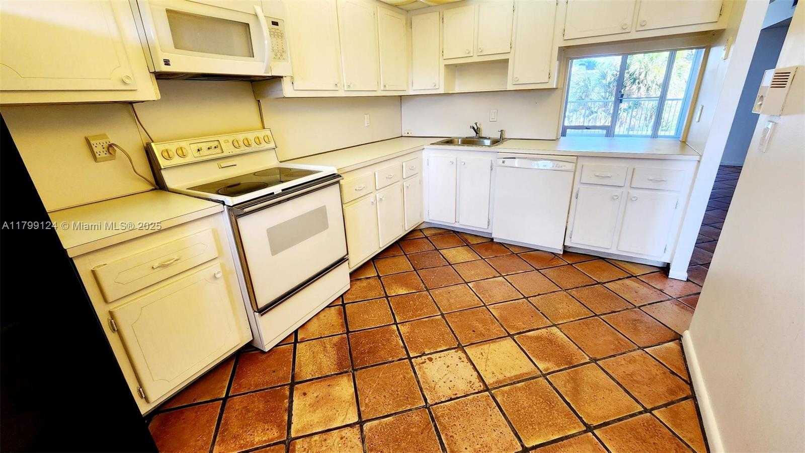 Small Image of 2200 NORTH EAST 33RD AVE #2J, Fort Lauderdale Number 13