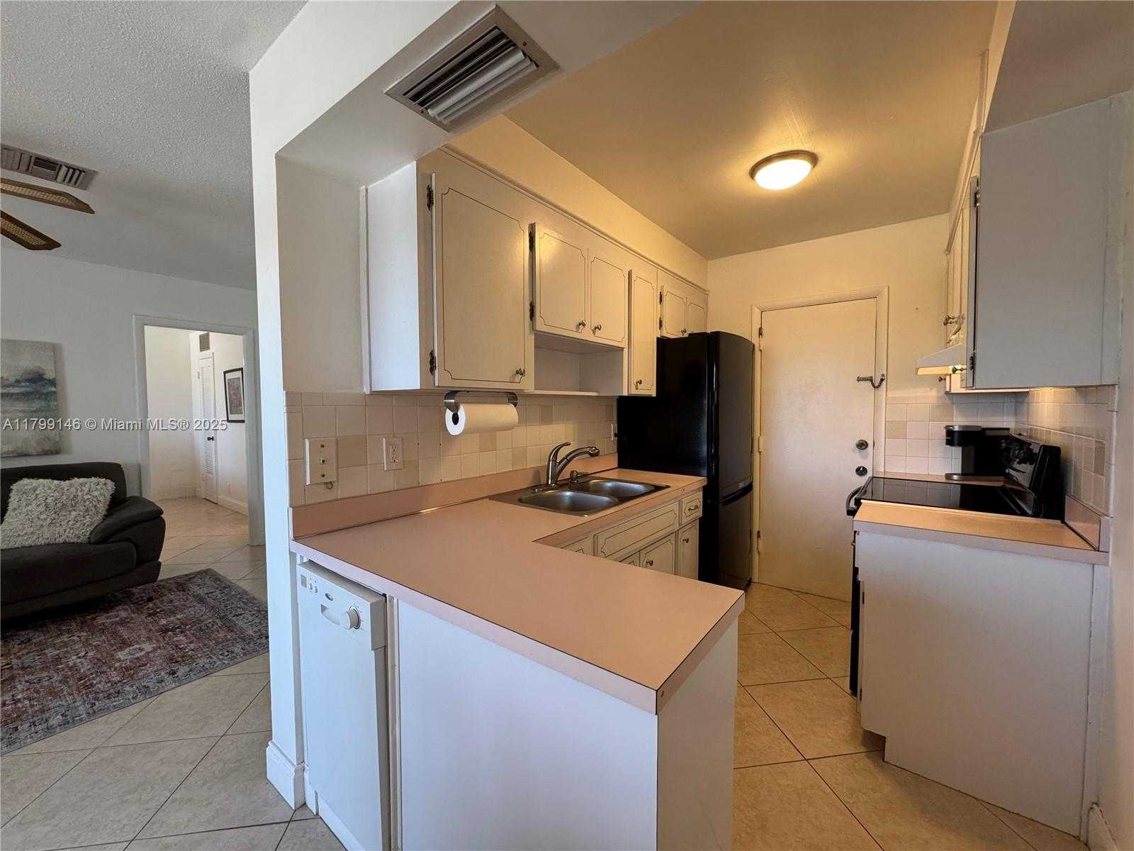 Small Image of 1700 PIERCE ST #702, Hollywood Number 9