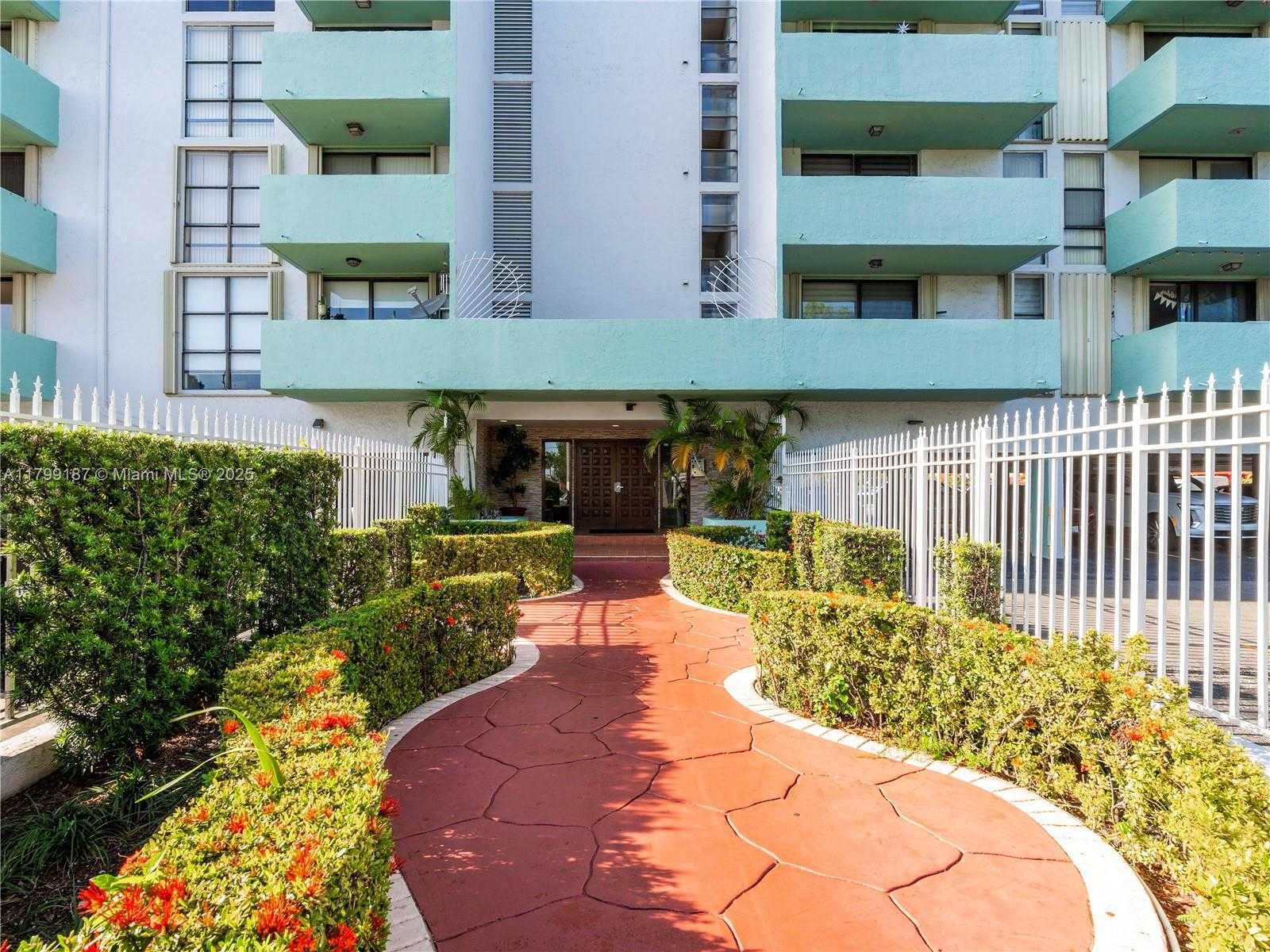 Small Image of 1825 WEST 44TH PL #1205, Hialeah Number 23