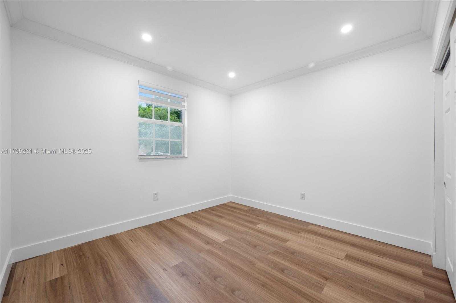Small Image of 1400 SALZEDO ST #208, Coral Gables Number 11
