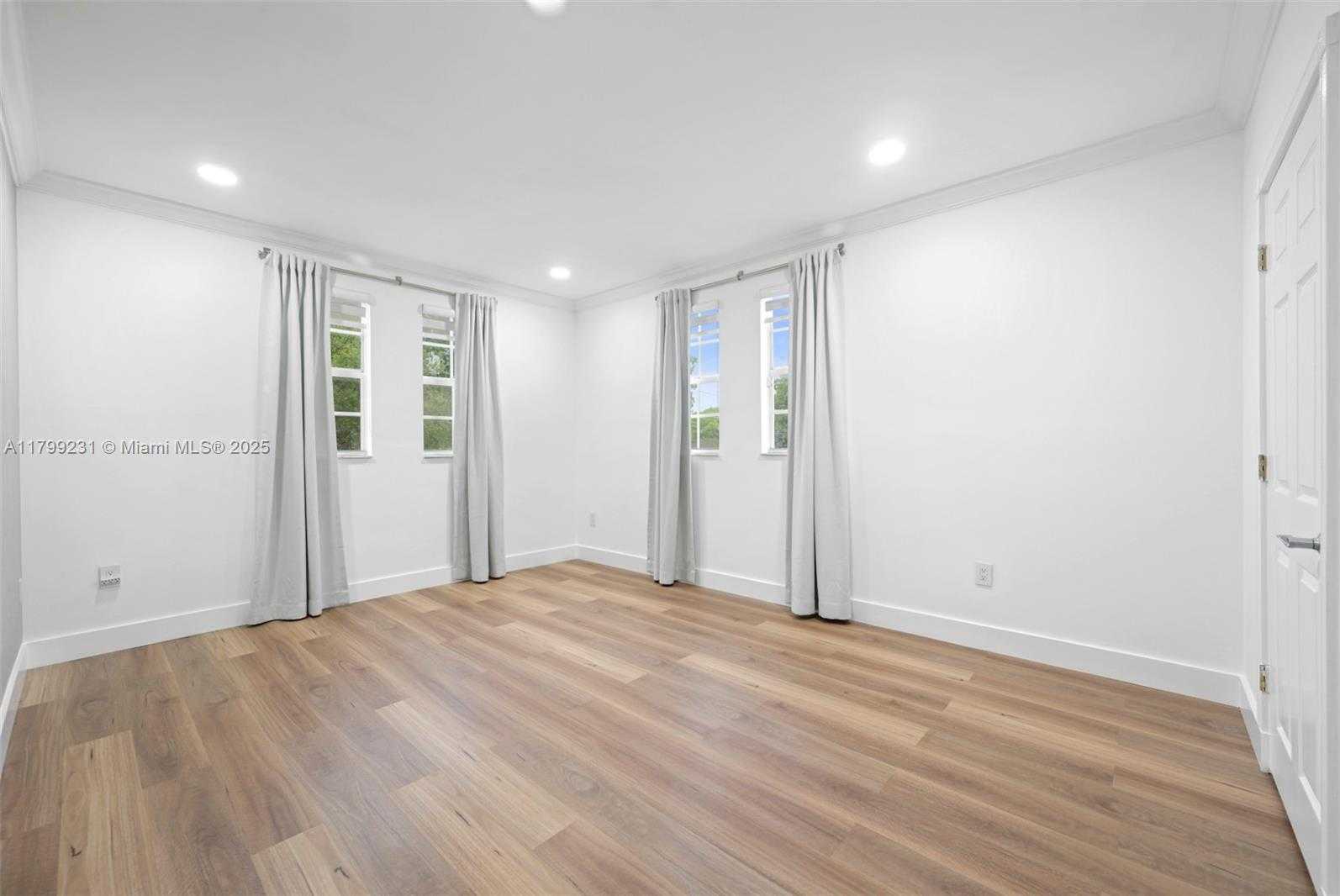 Small Image of 1400 SALZEDO ST #208, Coral Gables Number 16