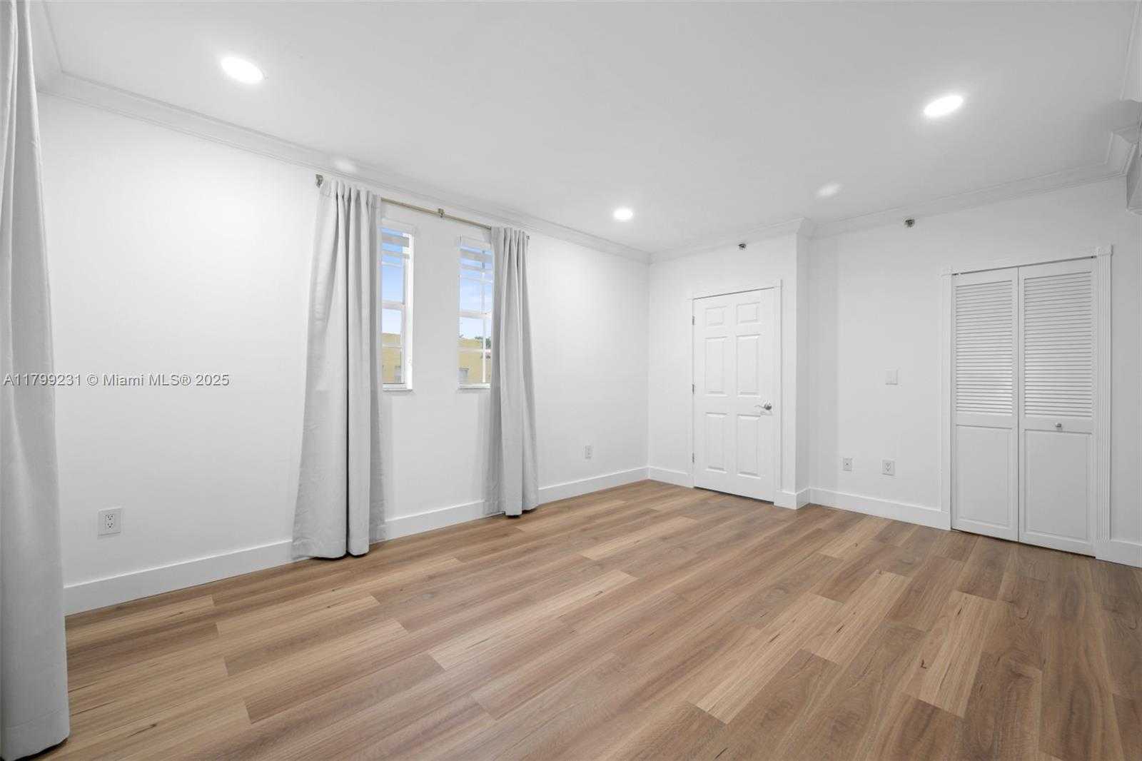 Small Image of 1400 SALZEDO ST #208, Coral Gables Number 18