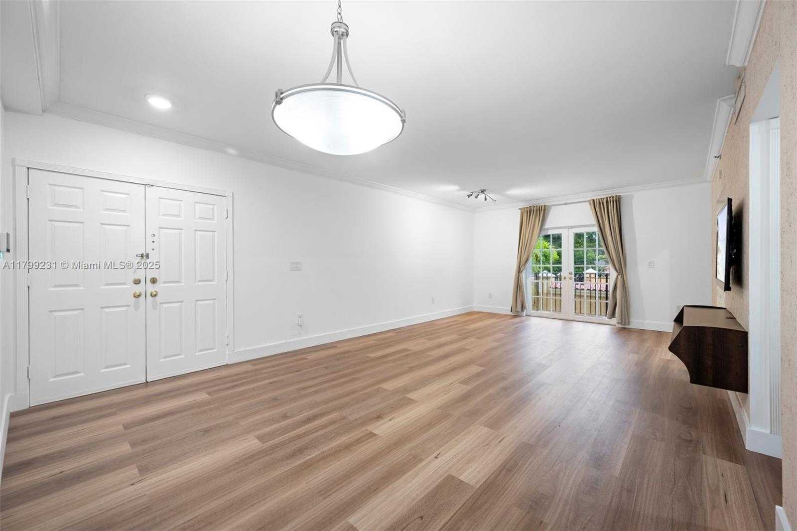 Small Image of 1400 SALZEDO ST #208, Coral Gables Number 3