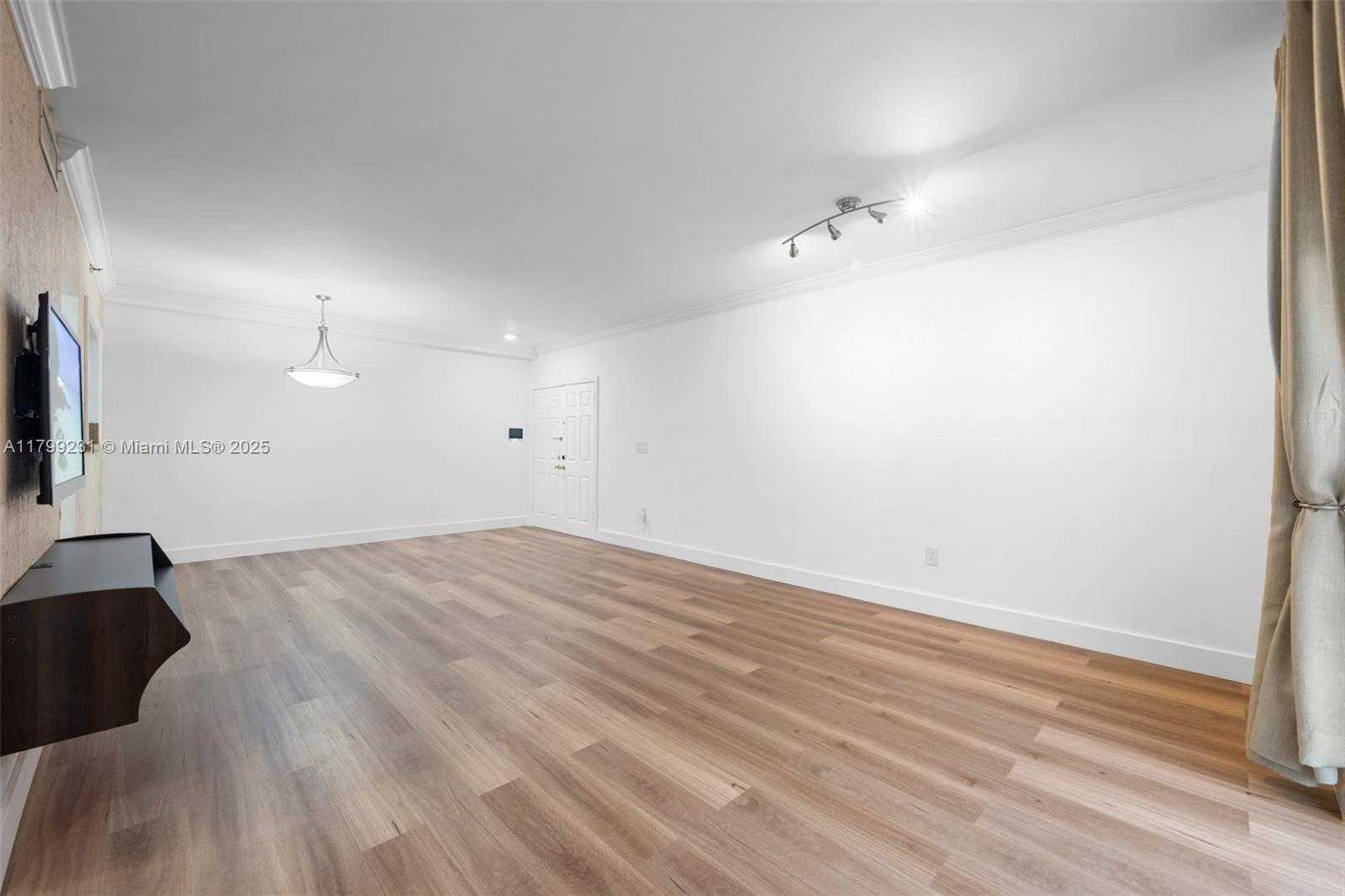 Small Image of 1400 SALZEDO ST #208, Coral Gables Number 5