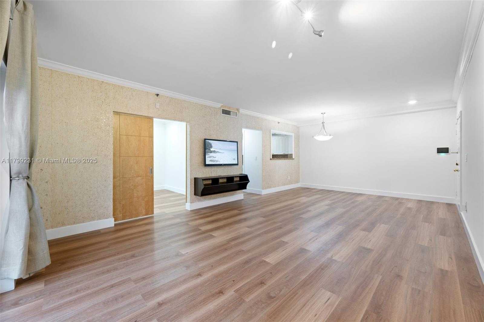 Small Image of 1400 SALZEDO ST #208, Coral Gables Number 6