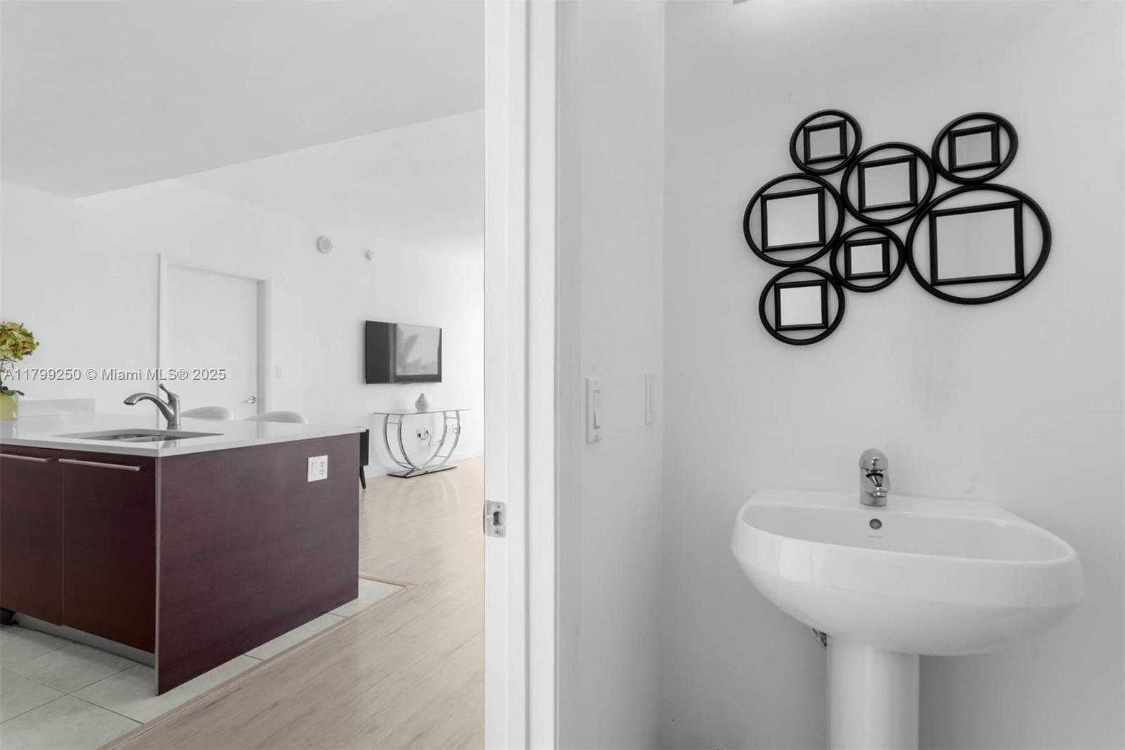 Small Image of 1900 NORTH BAYSHORE DR #2519, Miami Number 12