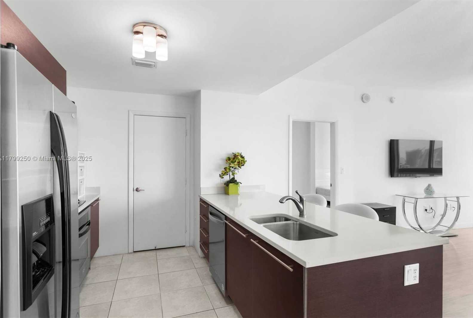 Small Image of 1900 NORTH BAYSHORE DR #2519, Miami Number 6