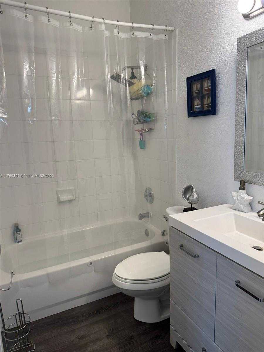 Small Image of 5640 NORTH WEST 115TH CT #204, Doral Number 4