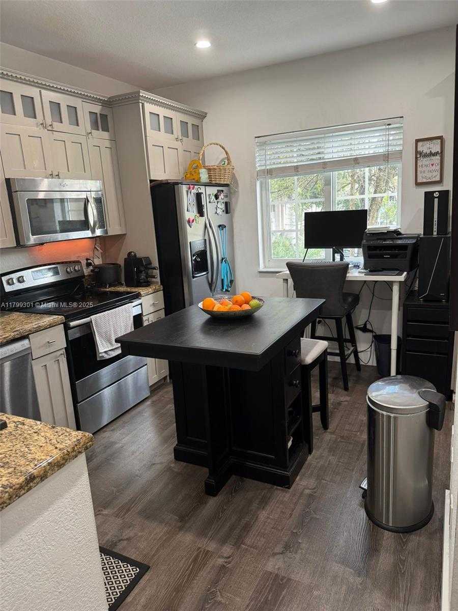 Small Image of 5640 NORTH WEST 115TH CT #204, Doral Number 7