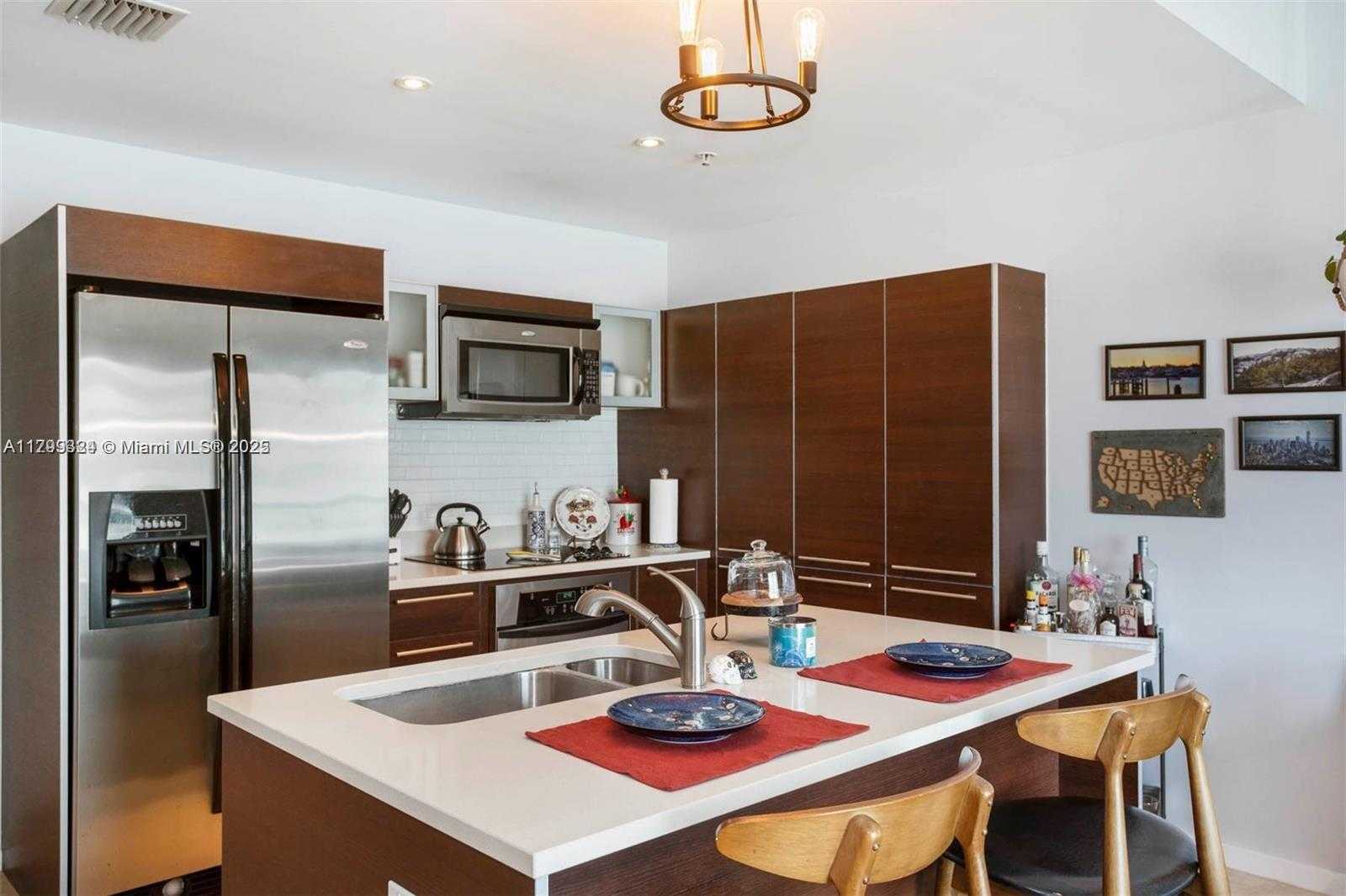 Small Image of 1900 NORTH BAYSHORE DR #2307, Miami Number 4