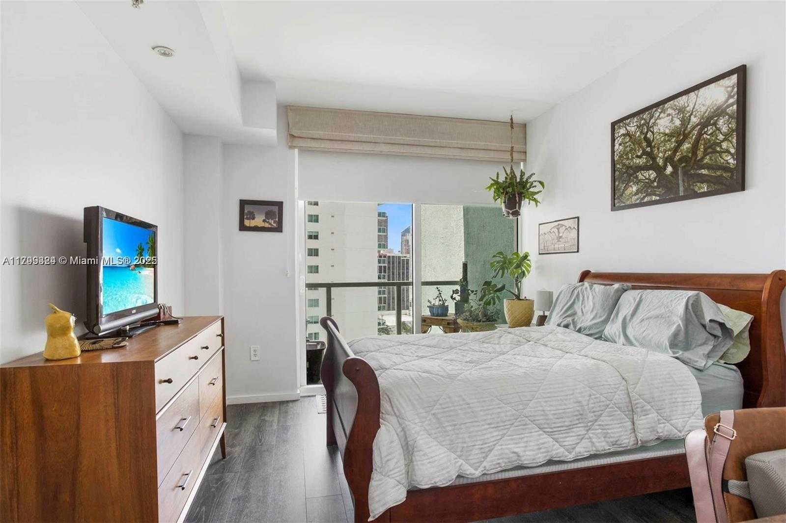 Small Image of 1900 NORTH BAYSHORE DR #2307, Miami Number 8