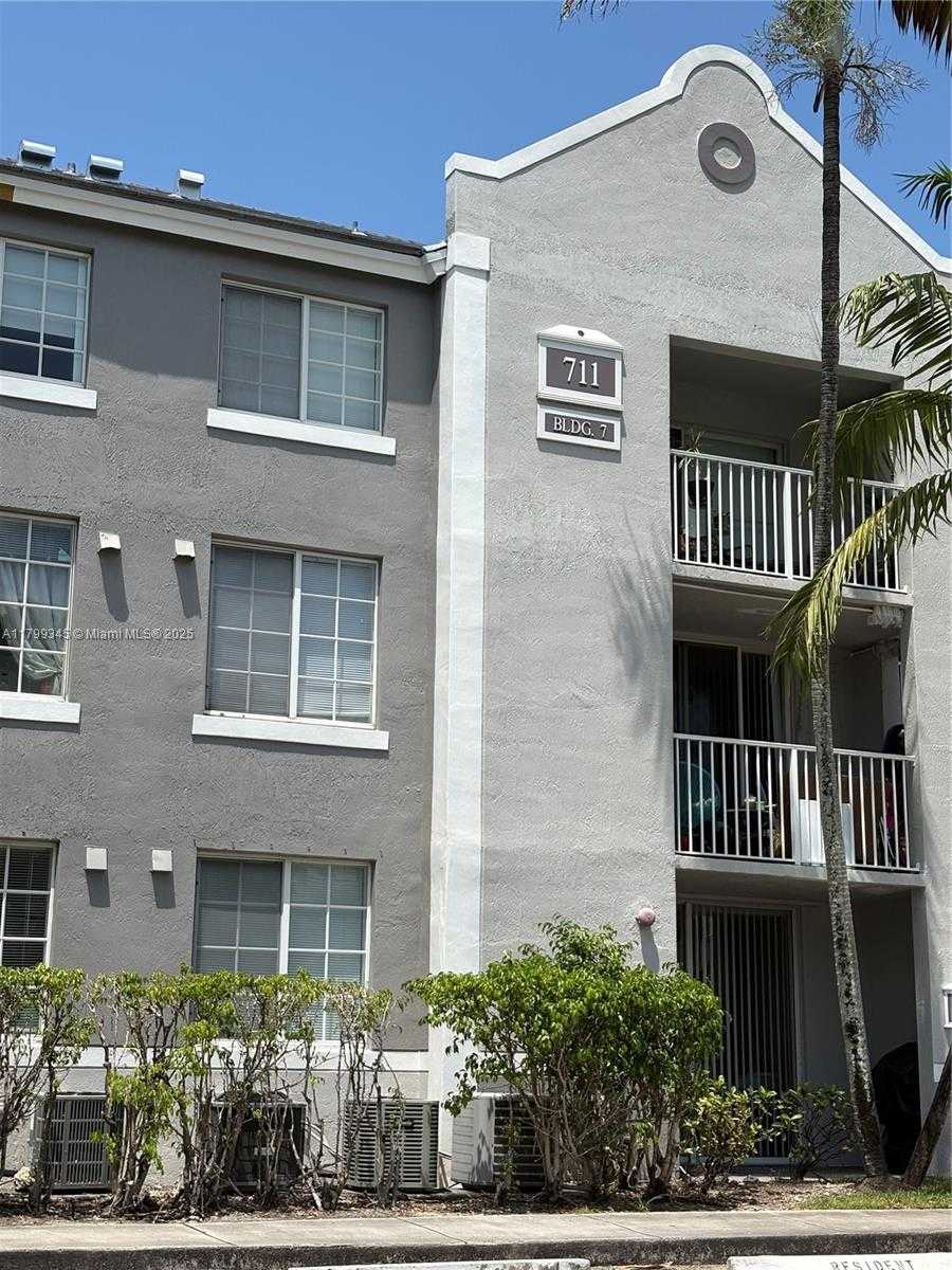 Small Image of 711 SOUTH WEST 111TH WAY #107, Pembroke Pines Number 2