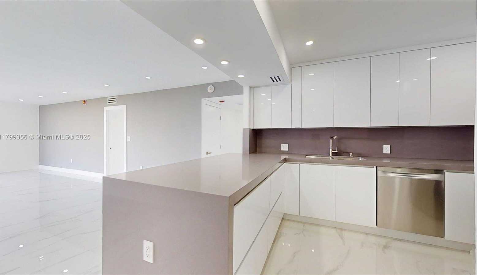 Small Image of 3625 NORTH COUNTRY CLUB DR #609, Aventura Number 18