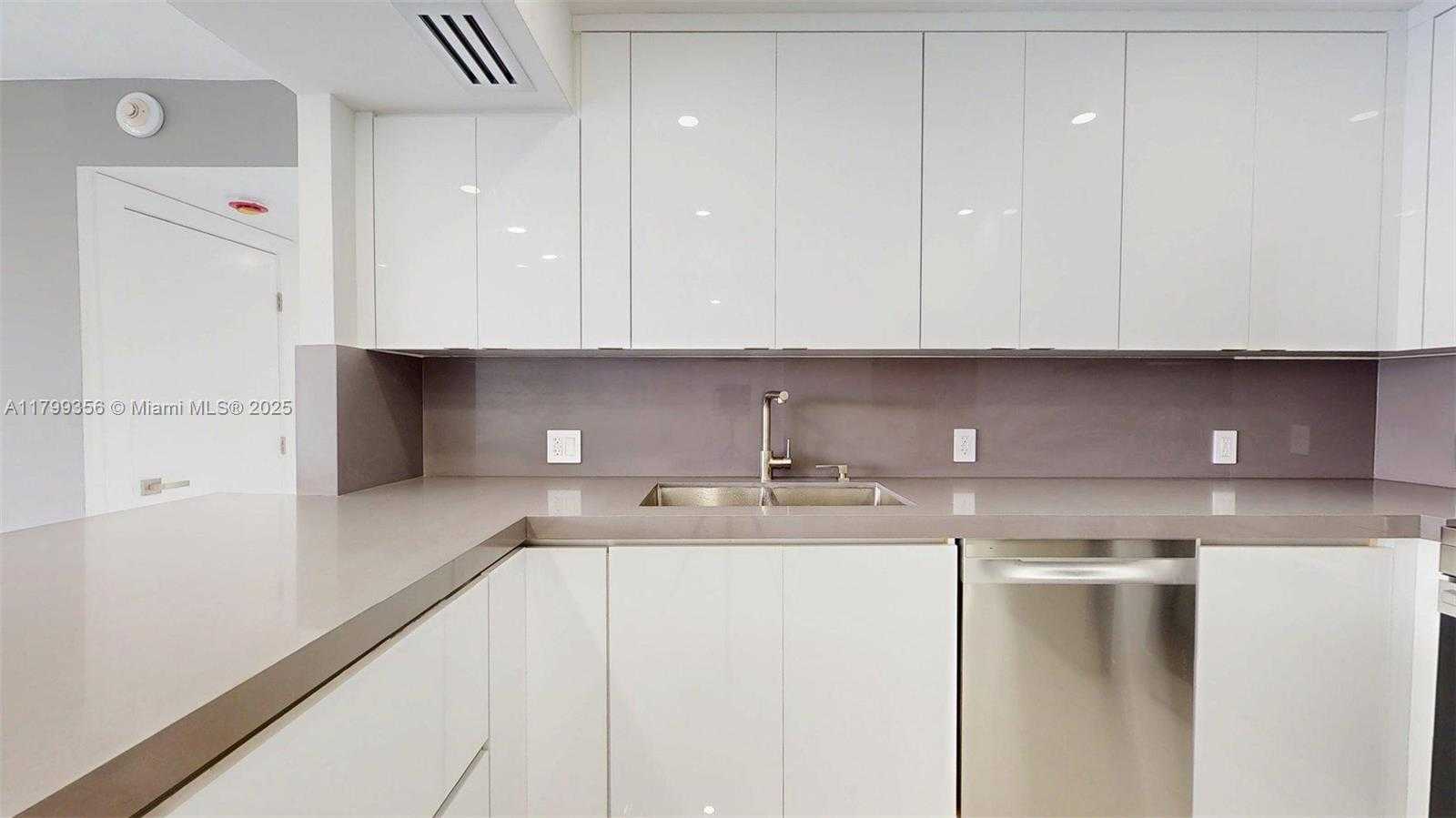 Small Image of 3625 NORTH COUNTRY CLUB DR #609, Aventura Number 19