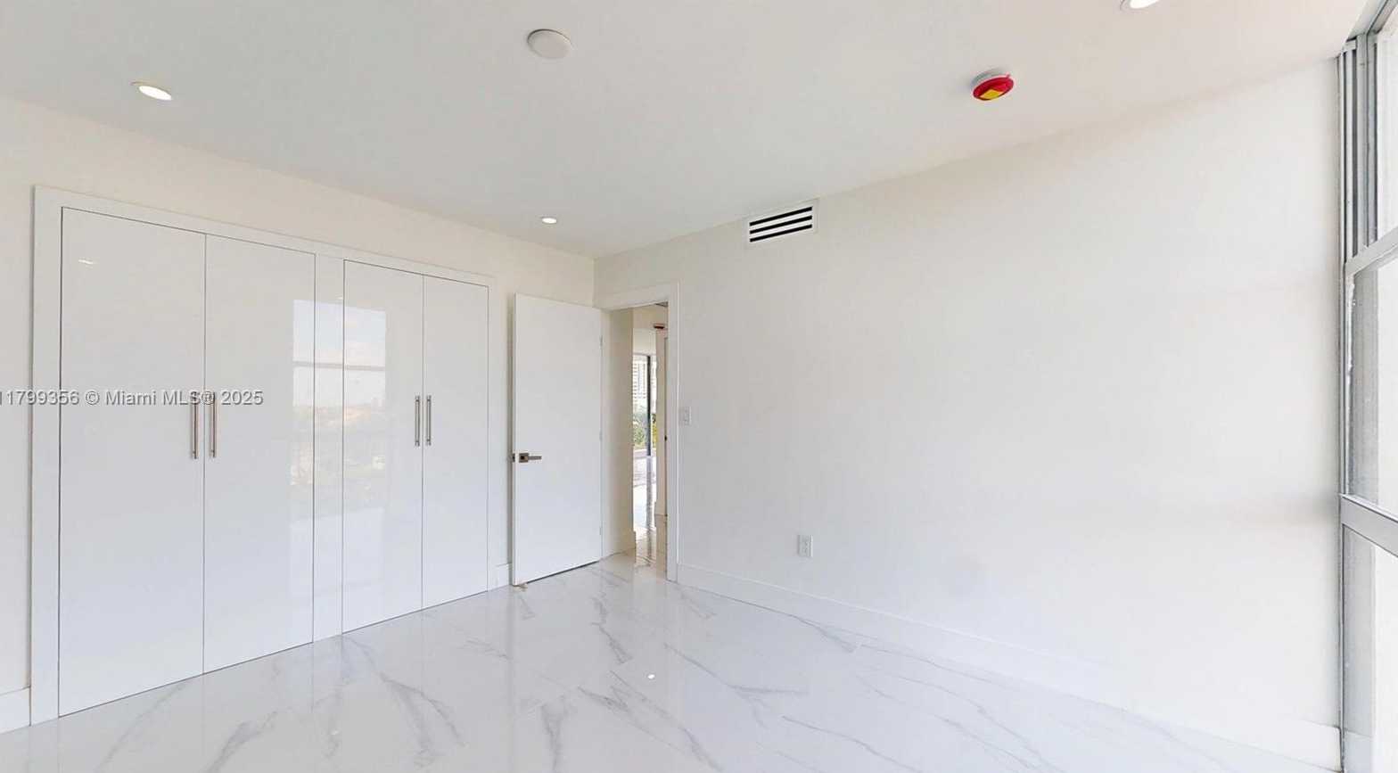 Small Image of 3625 NORTH COUNTRY CLUB DR #609, Aventura Number 36