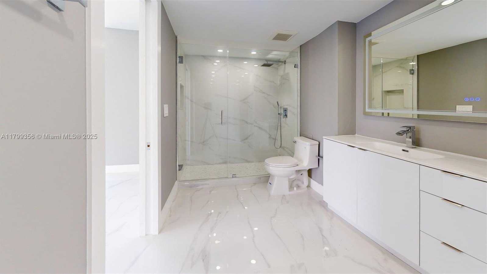 Small Image of 3625 NORTH COUNTRY CLUB DR #609, Aventura Number 44