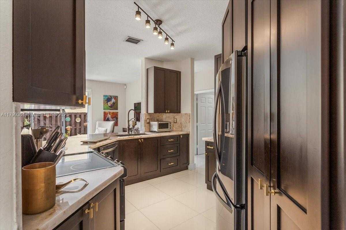 Small Image of 12367 SOUTH WEST 122ND ST, Miami Number 9