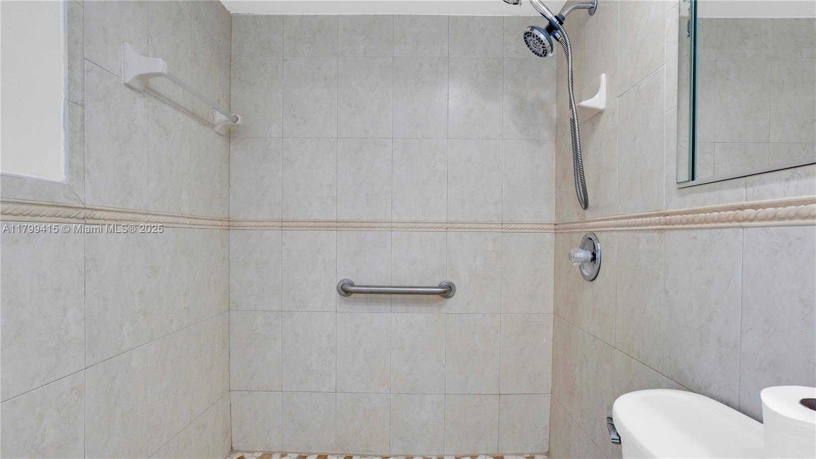 Small Image of 6460 NORTH WEST 170 TH TER, Hialeah Number 24