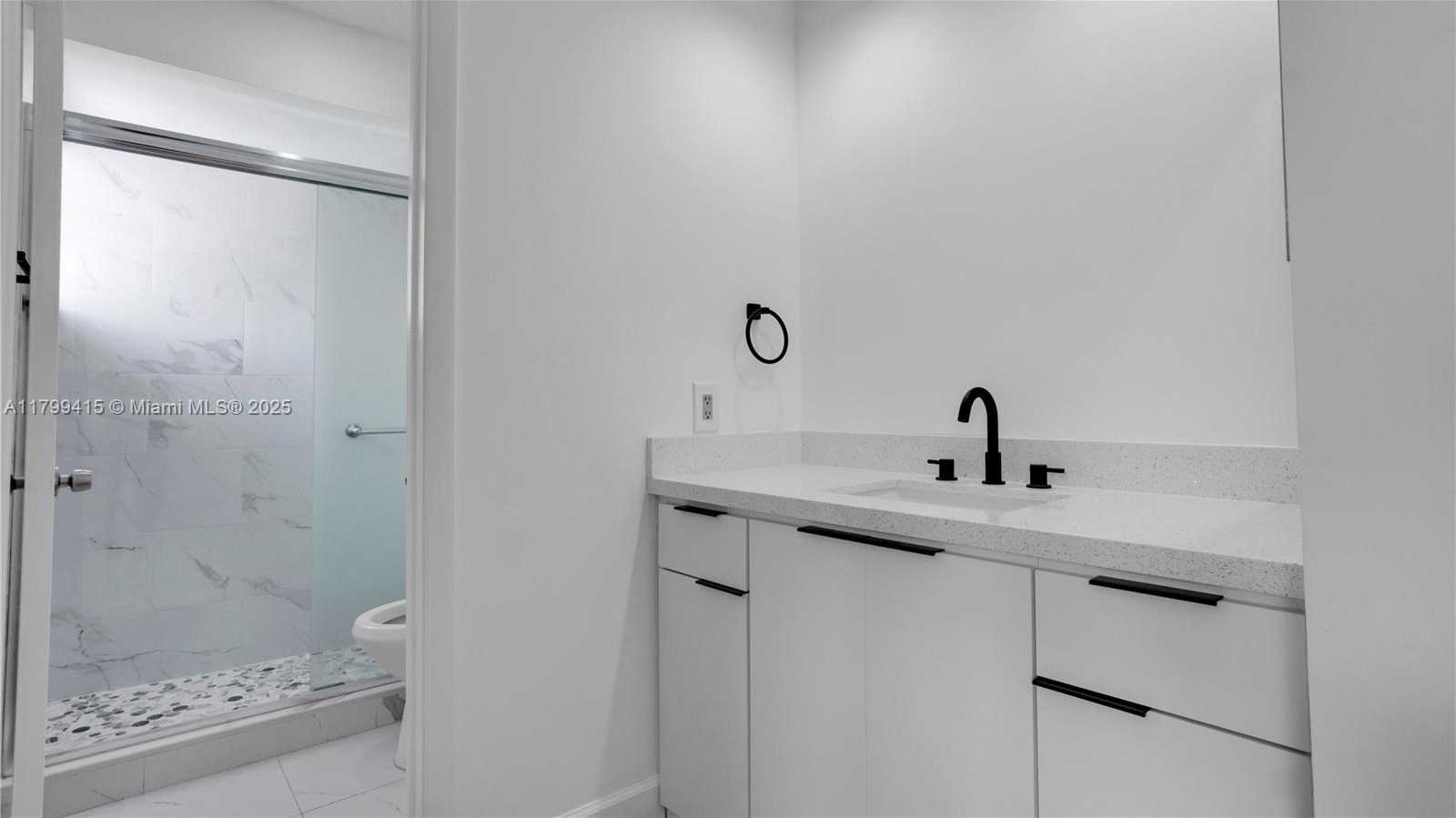 Small Image of 6460 NORTH WEST 170 TH TER, Hialeah Number 33