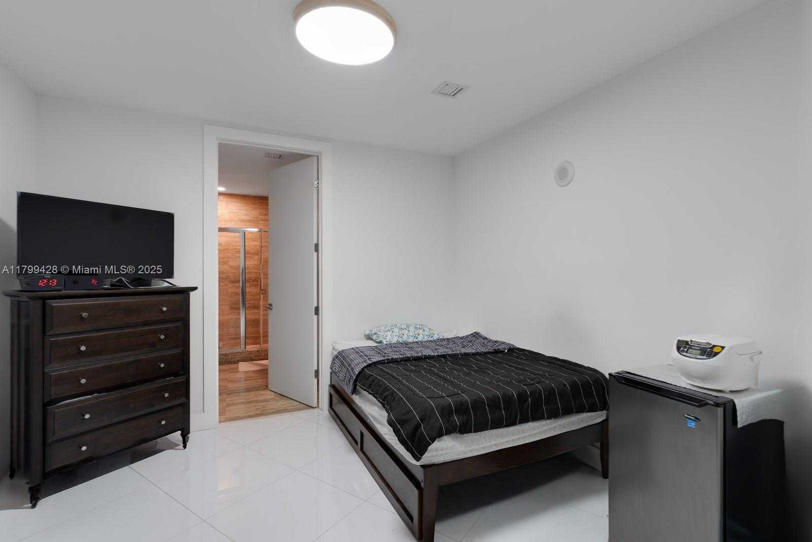 Small Image of 15901 COLLINS AVE #1207, Sunny Isles Beach Number 16