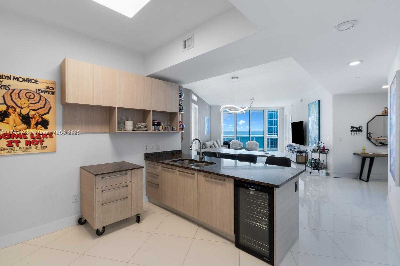 Small Image of 15901 COLLINS AVE #1207, Sunny Isles Beach Number 6