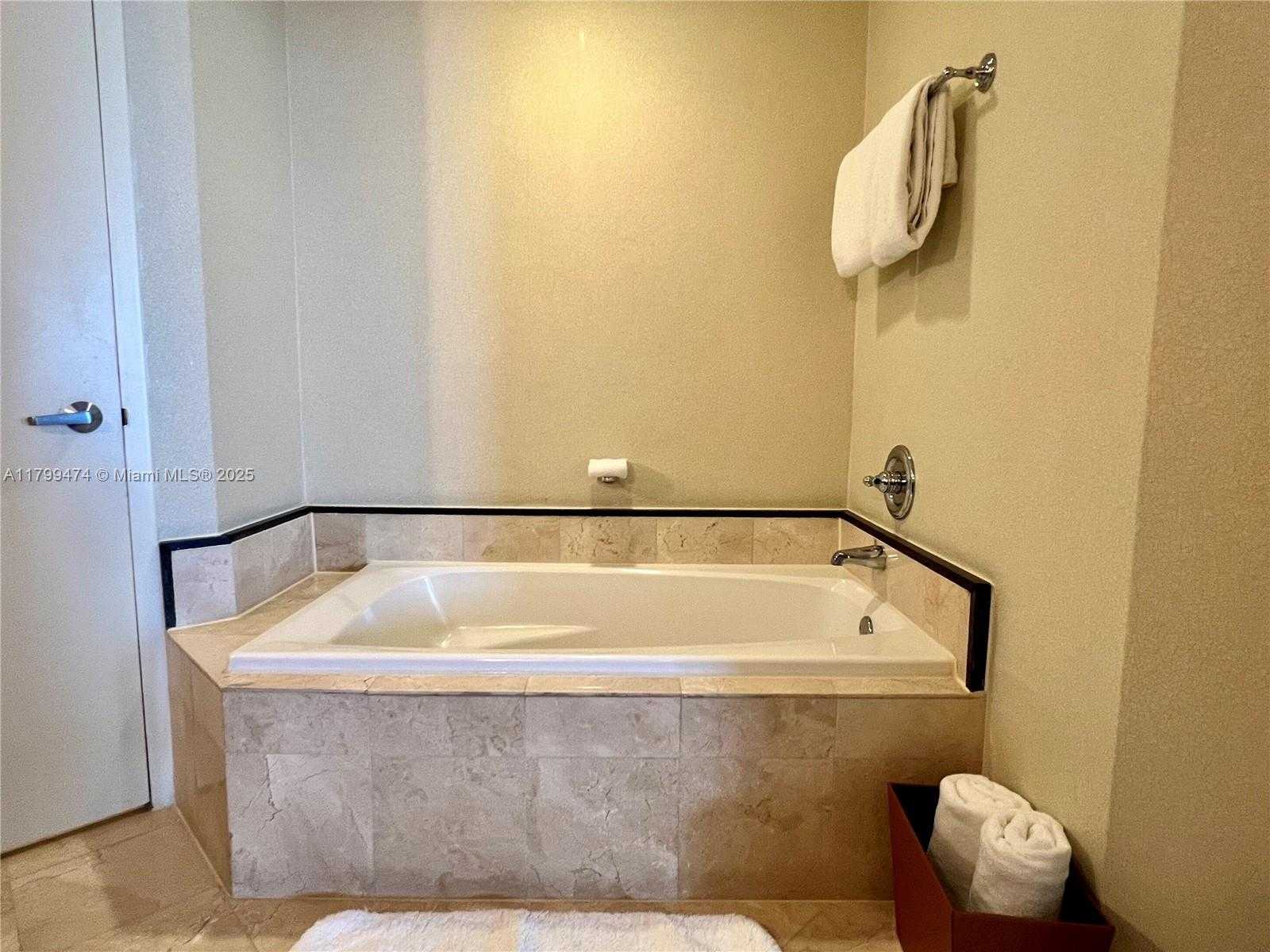 Small Image of 18001 COLLINS AVE #2605, Sunny Isles Beach Number 15