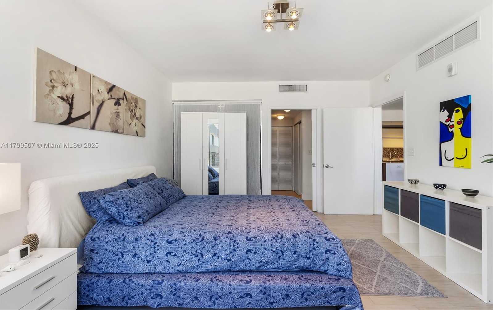 Small Image of 2155 WASHINGTON #401, Miami Beach Number 11