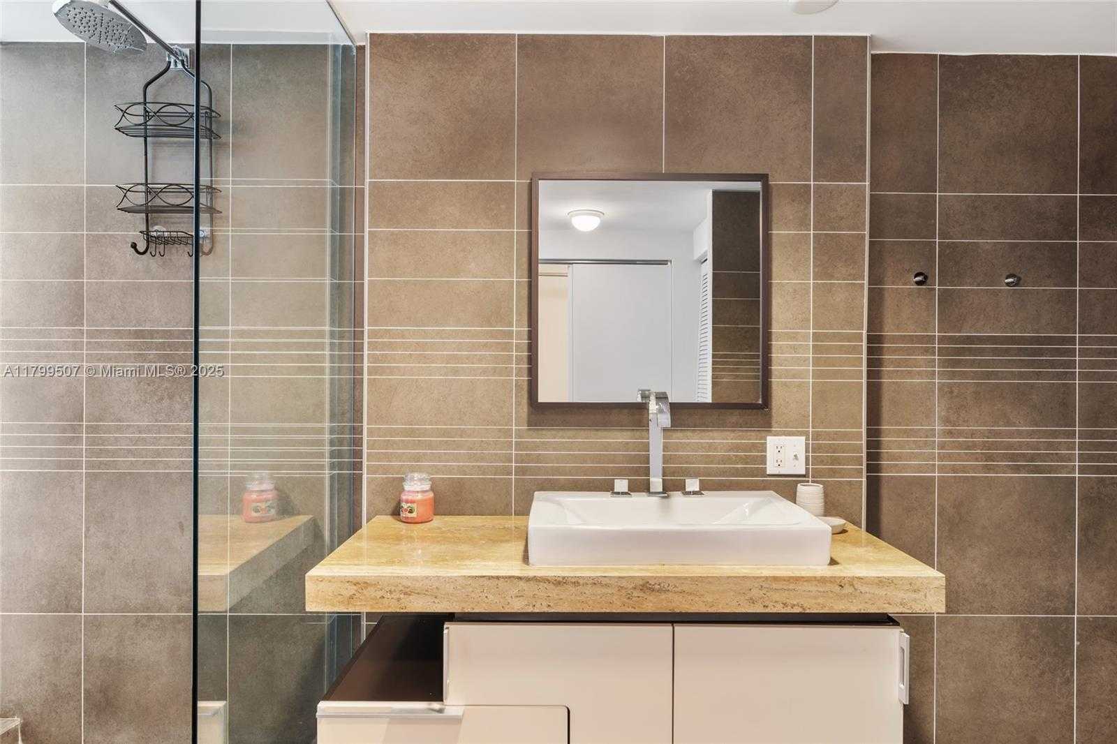 Small Image of 2155 WASHINGTON #401, Miami Beach Number 13